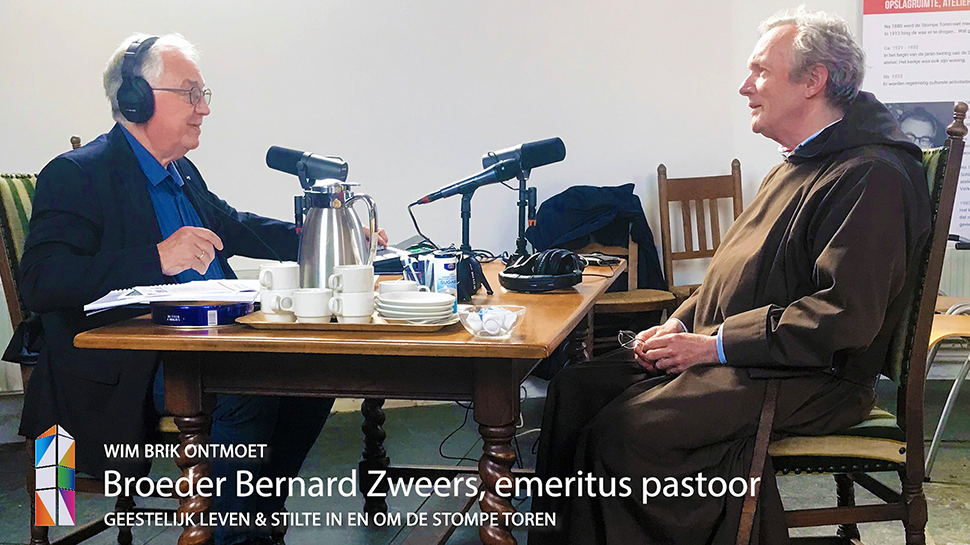 Foto van Bernard Zweers en Wim Brik; illustratie bij link naar een aflevering van een podcastserie over de Stompe Toren