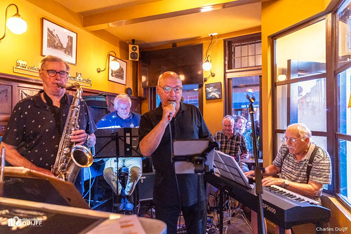 Foto van het Spaarne Combo door Charles Duijff; illustratie op de website van de Stompe Toren Spaqarnwoude